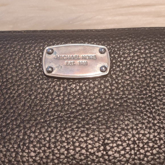 Michael Kors Jet Set Continental Travel Clutch - Picture 2 of 5